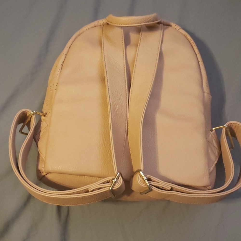 Backpack - Picture 4 of 5